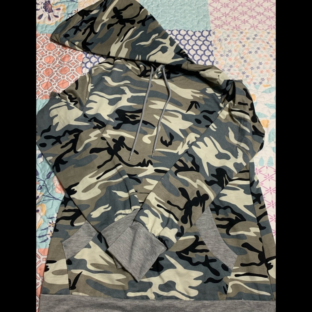 Medium camo hoodie women’s